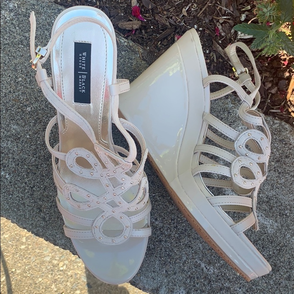 WHBM LIGHT BEIGE GOLD STUD WEDGE